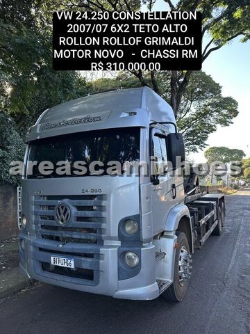VOLKSWAGEN 24.250 CONSTELLATION 6X2 TETO ALTO ROLLON ROLLOFF