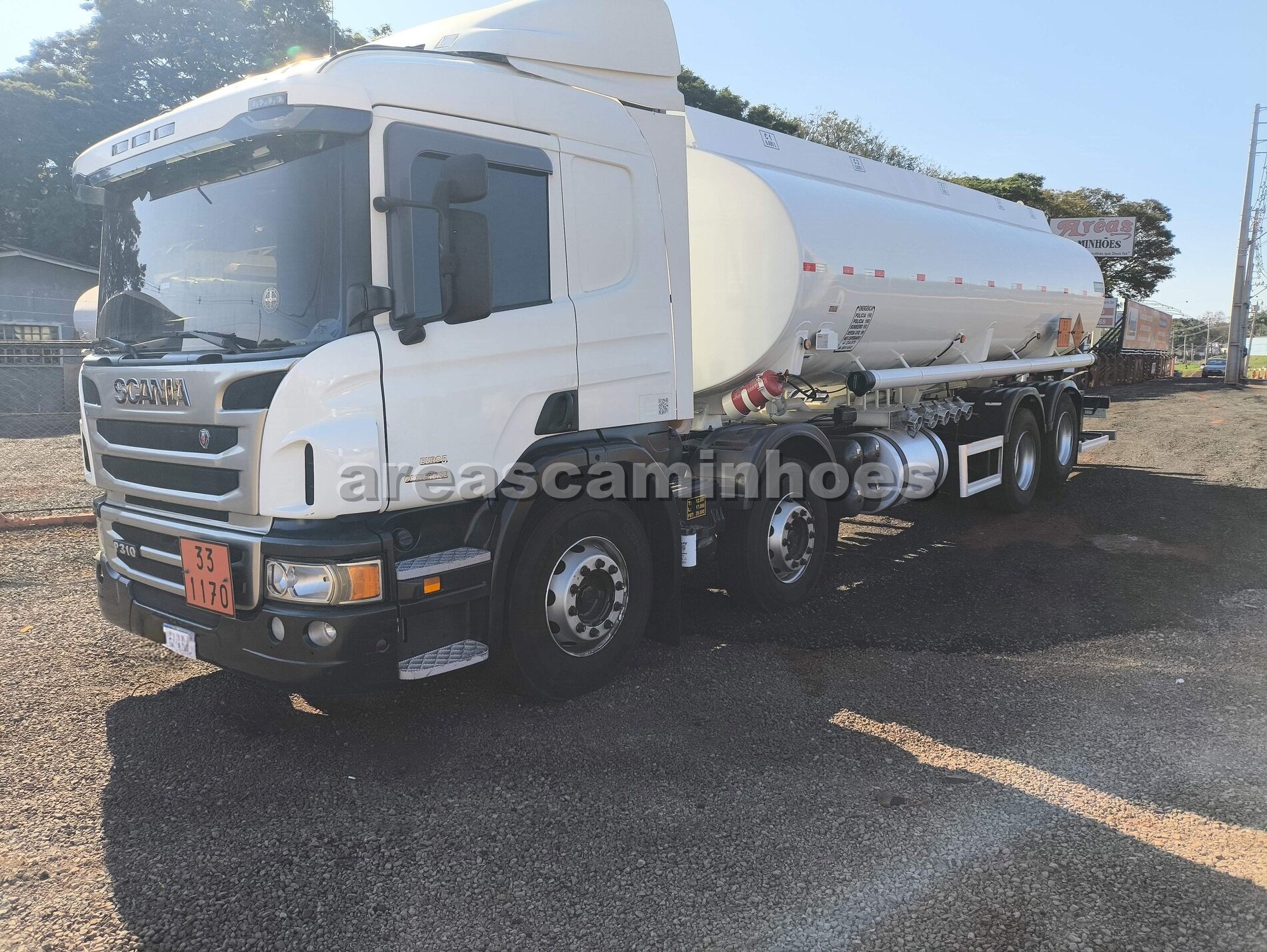SCANIA P 310 8X2 TANQUE