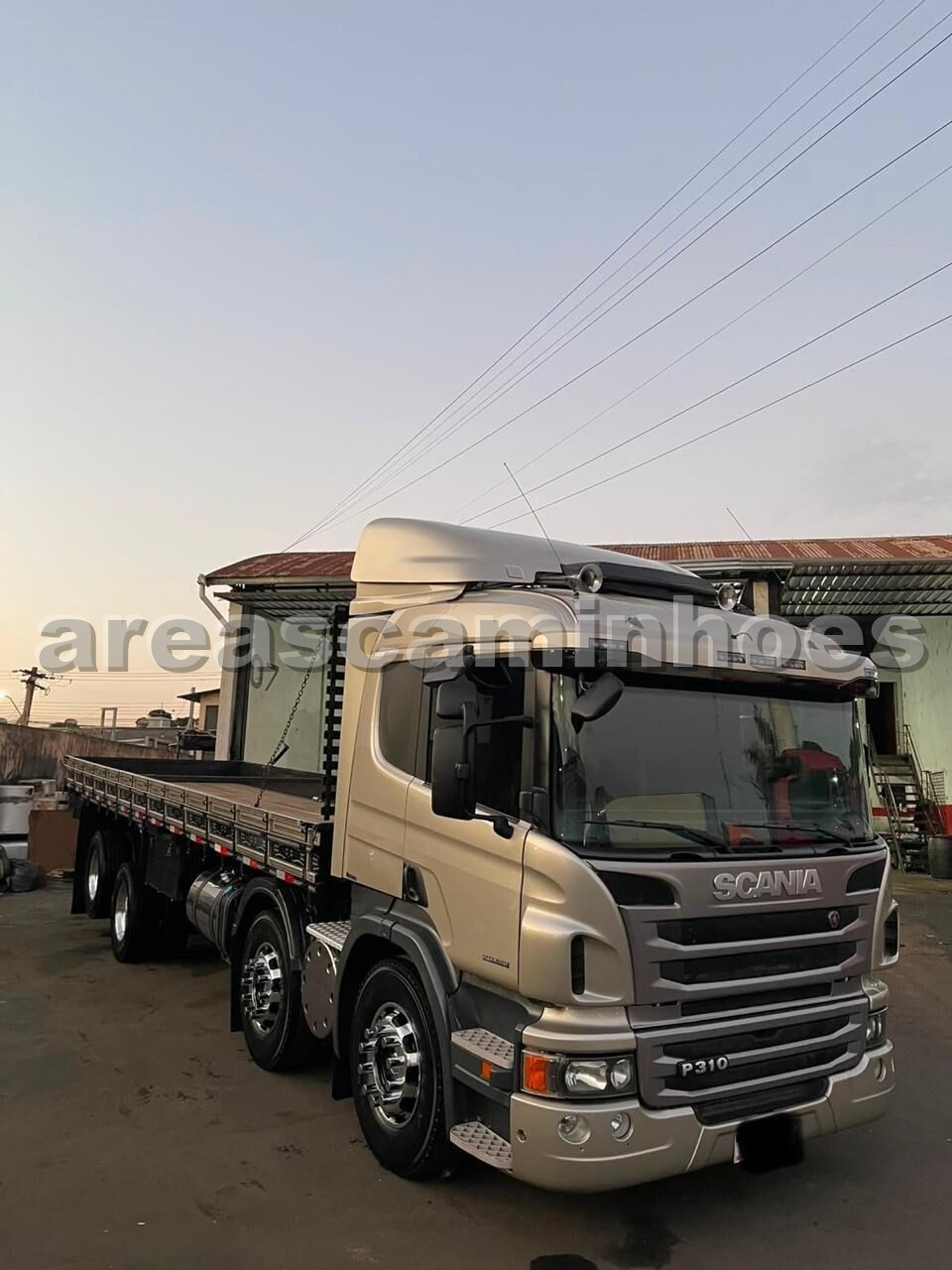 SCANIA P 310 8X2 CARGA SECA